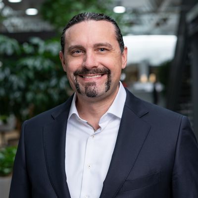 Romano Roth, Professional Headshot